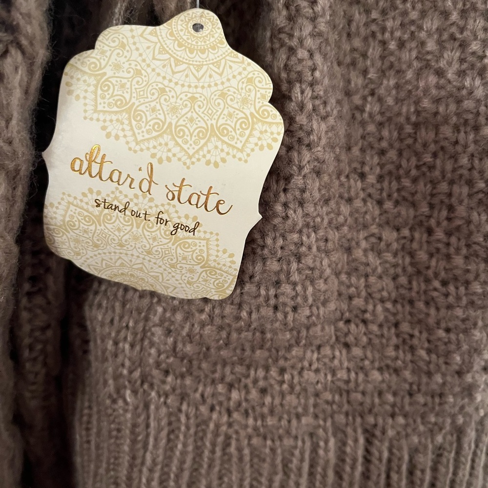Absolutely beautiful new sweater size Medium - Picture 7 of 12